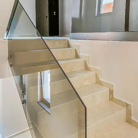 Edy Apartment *